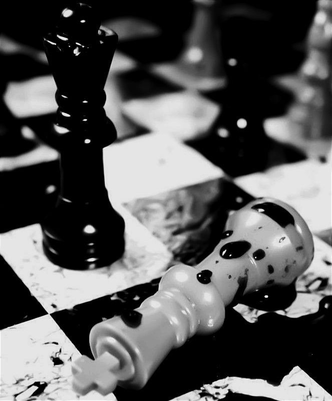 أنظر إلى نفسك اولًا قصة درامية صورة تعبر عن السقوط والهزيمة في الحياة مثل قطع الشطرنج